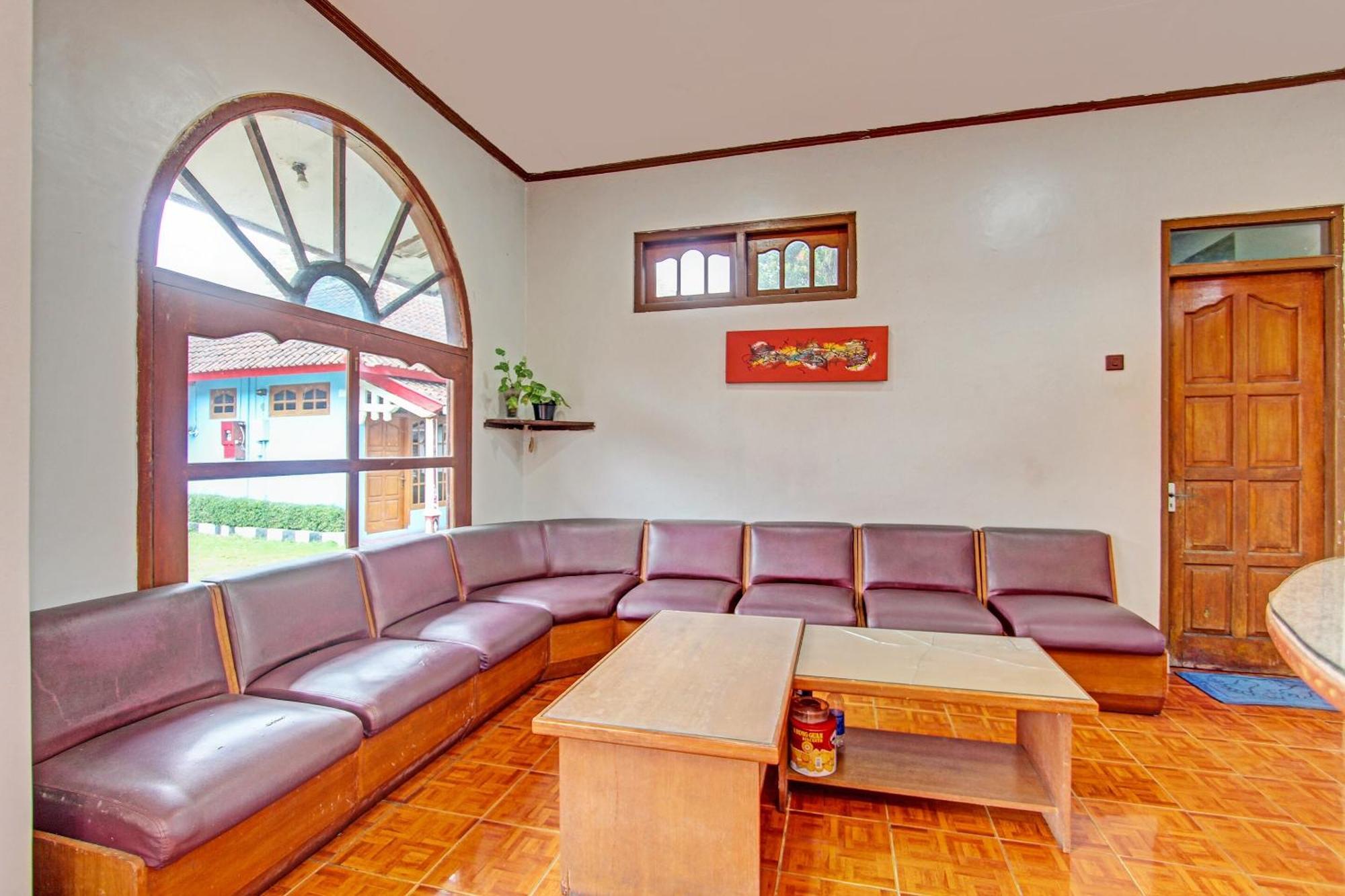 Capital O 91644 Loka Hause Hotel Salatiga Exterior foto
