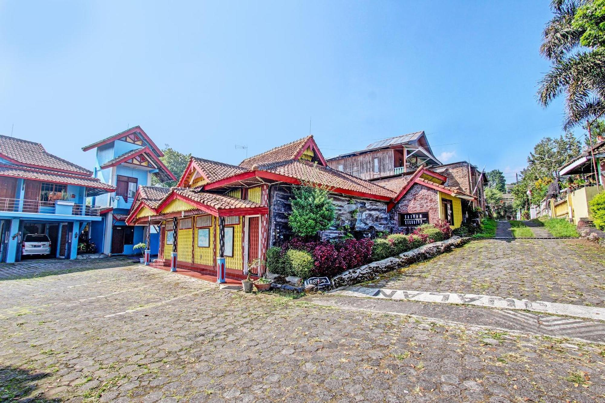 Capital O 91644 Loka Hause Hotel Salatiga Exterior foto
