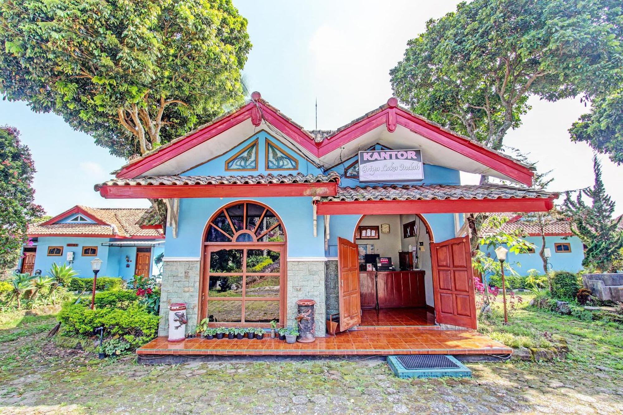 Capital O 91644 Loka Hause Hotel Salatiga Exterior foto