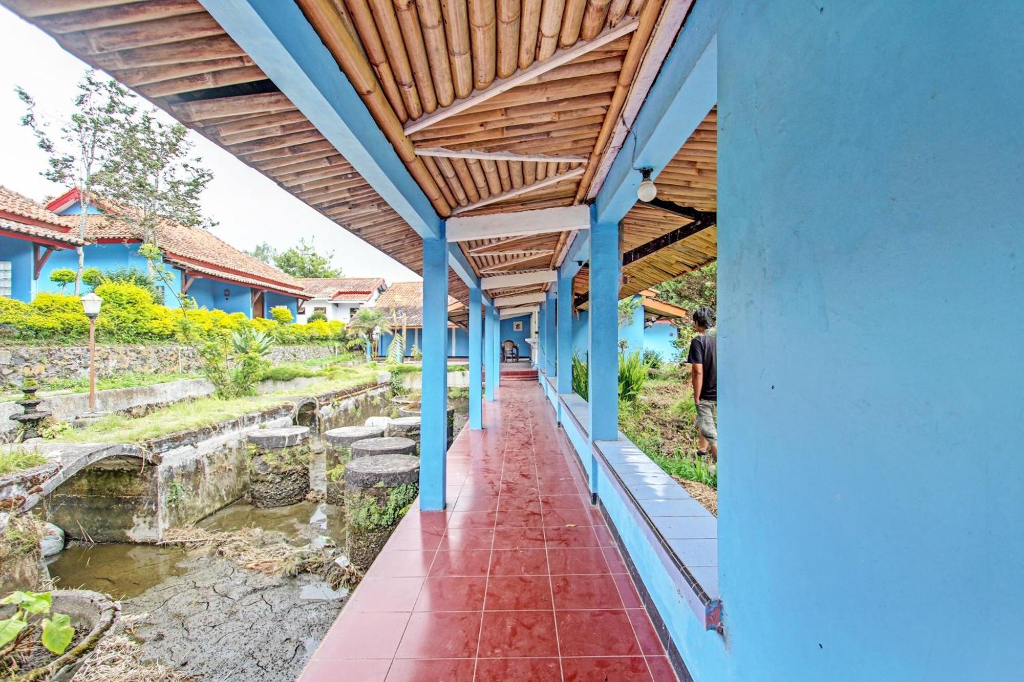 Capital O 91644 Loka Hause Hotel Salatiga Exterior foto