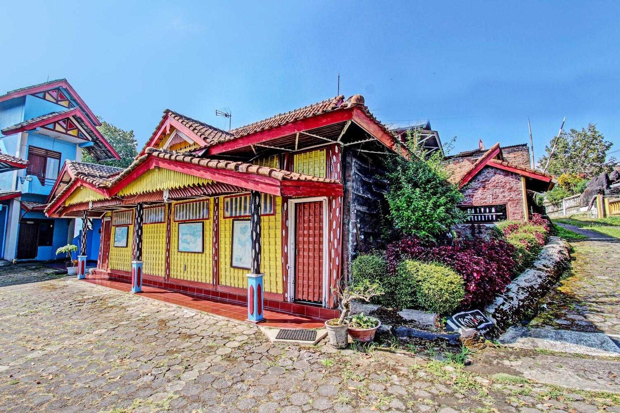Capital O 91644 Loka Hause Hotel Salatiga Exterior foto
