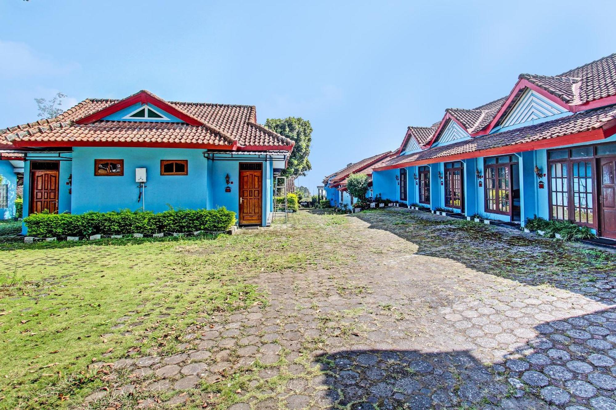 Capital O 91644 Loka Hause Hotel Salatiga Exterior foto