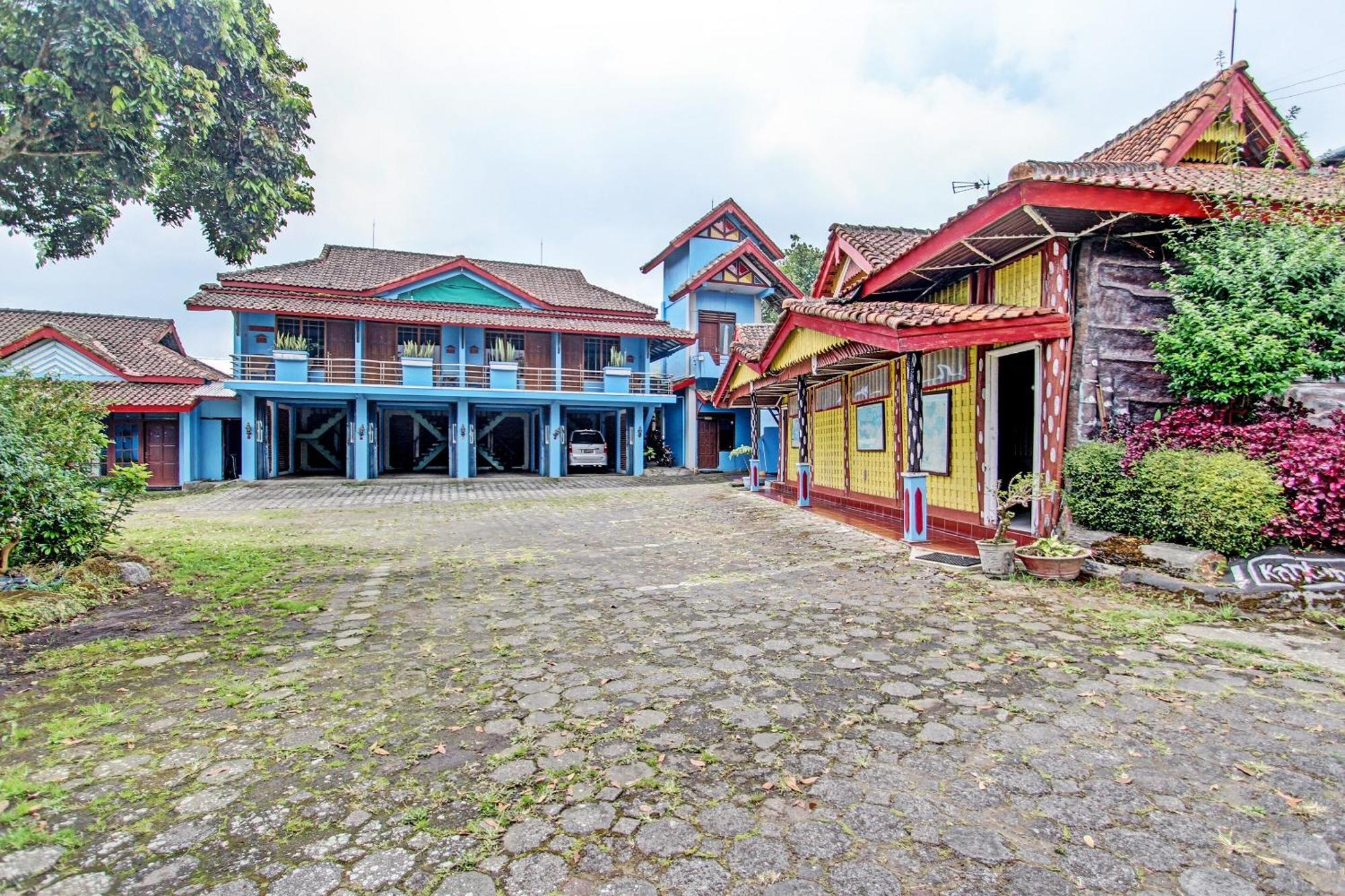 Capital O 91644 Loka Hause Hotel Salatiga Exterior foto